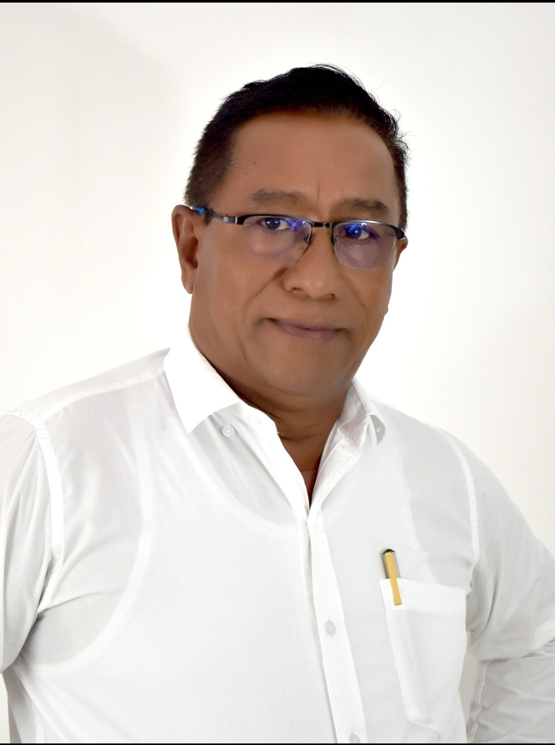 Rector Victor G&oacute;mez Muleth